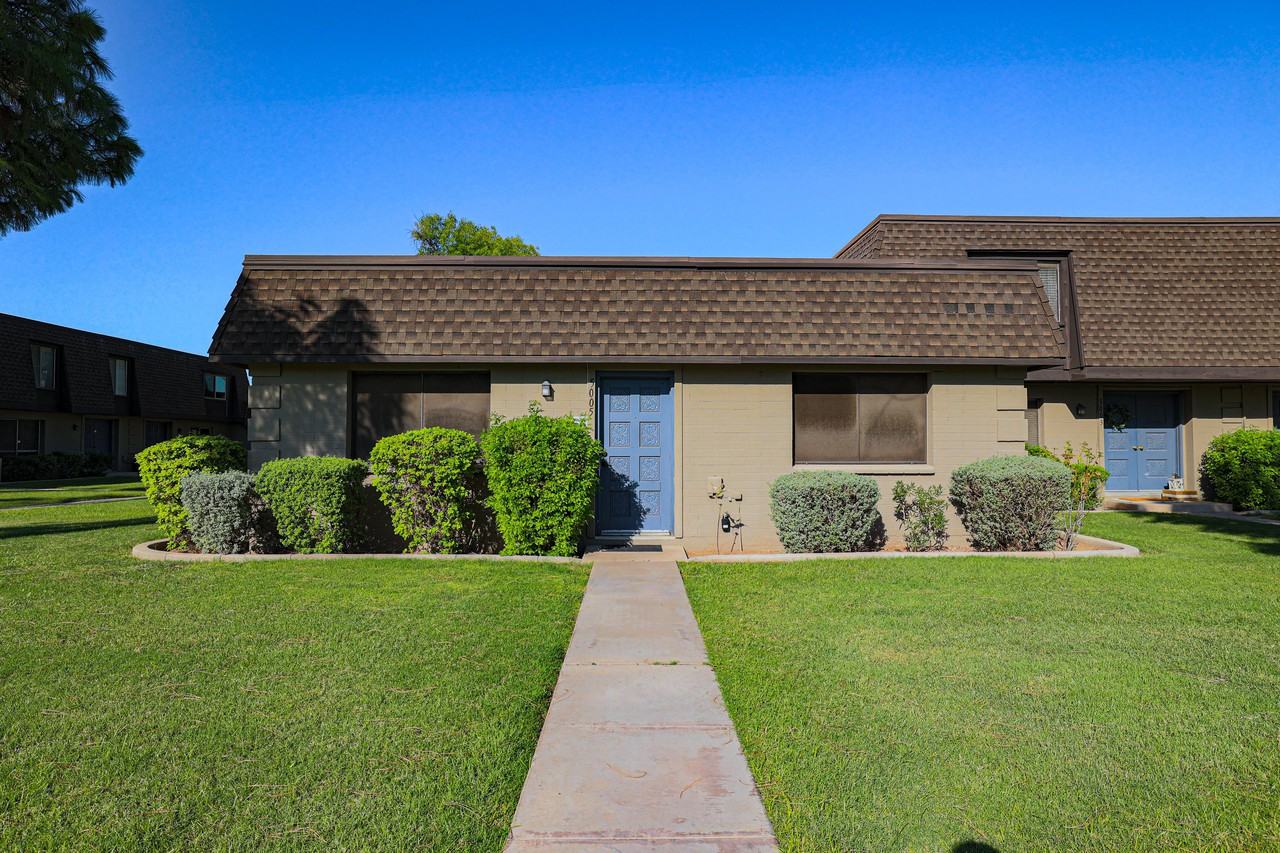 5005 S Willow Dr - Photo 3 of 31