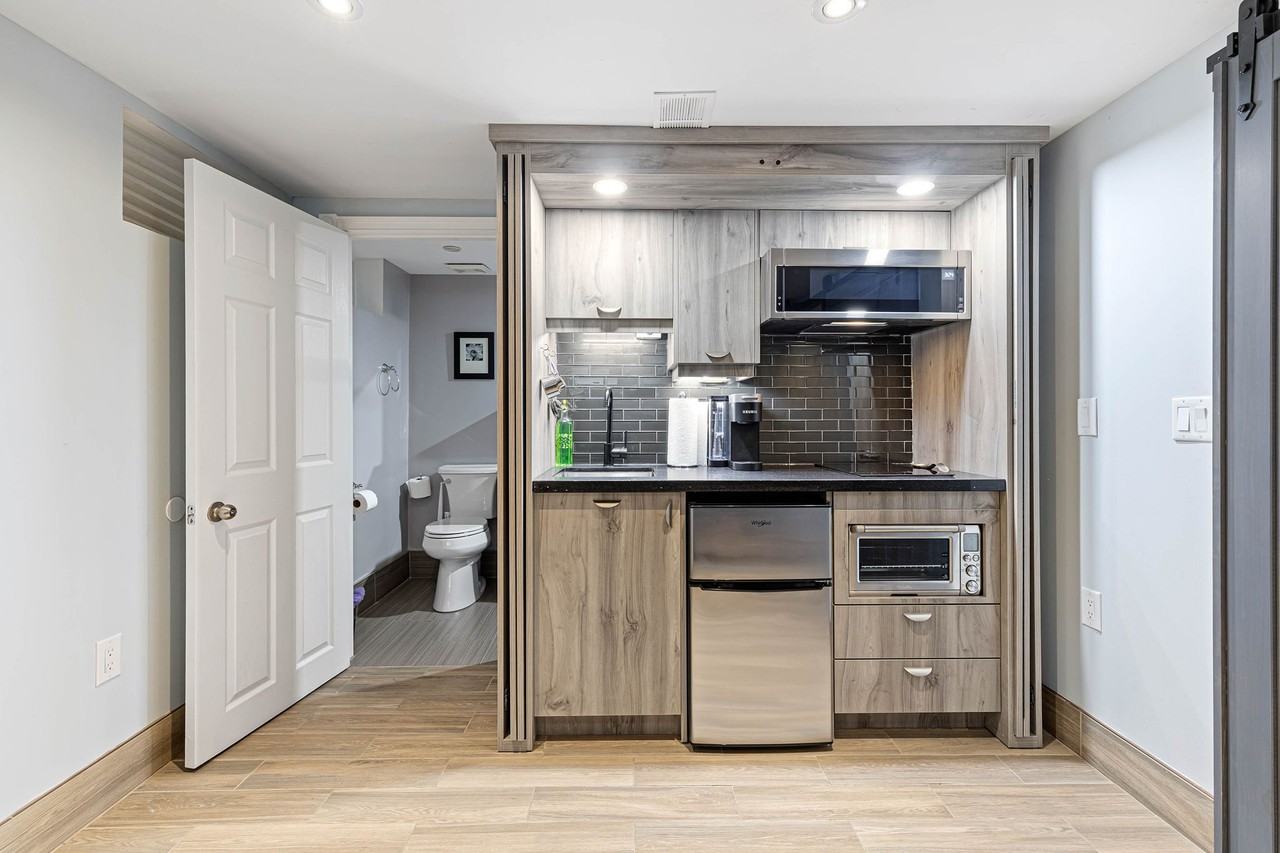 10 Tayrow Rd - Photo 3 of 12