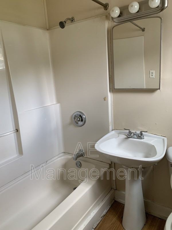 3015 Illinois Ave - Photo 3 of 5