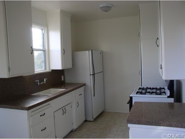 1435 N Altadena Dr - Photo 2 of 7