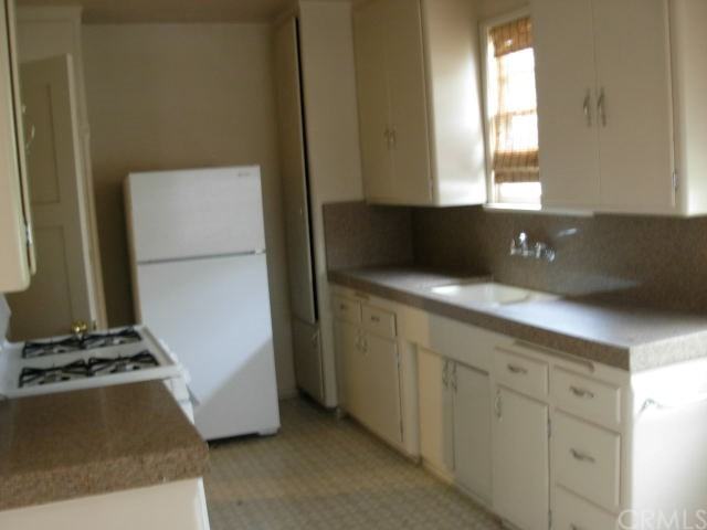 1435 N Altadena Dr - Photo 3 of 7