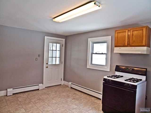 3 Decker Ave - Photo 3 of 12