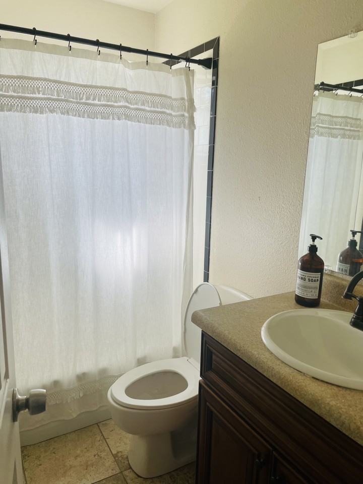 3265 N Manor Rd - Photo 3 of 12