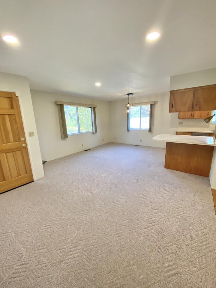 340 Wiley St #1 - Photo 3 of 28
