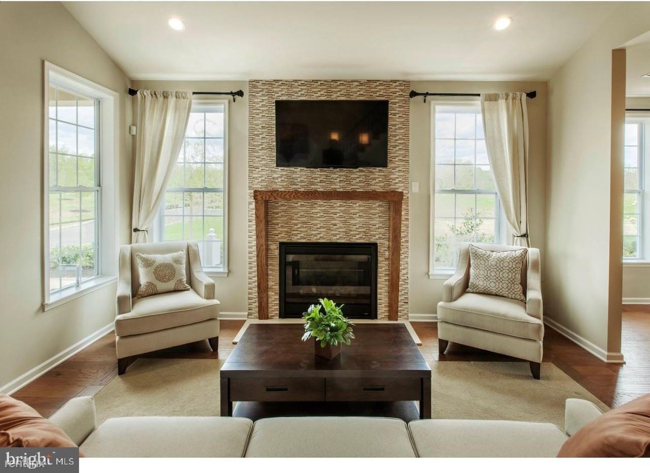 3203 3203 - 176 Bushwood Dr - Photo 2 of 6