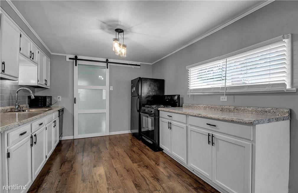 286 Faraday Rd - Photo 2 of 7