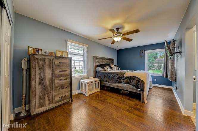 203 Sarah Dr - Photo 3 of 5