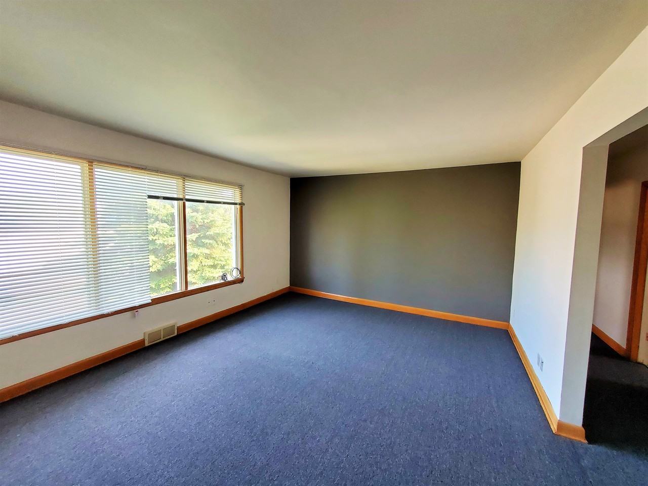 748 Polson Avenue, Winnipeg, MB R2X 1M2 2 Bedroom Apartment for 1,400