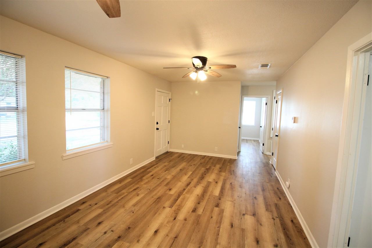 309 Melrose Street - Photo 3 of 19