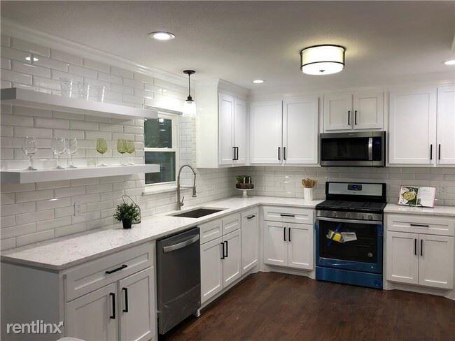 304 S Grove Rd - Photo 3 of 7