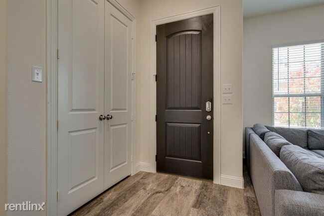 1570 Windermere Way - Photo 3 of 12