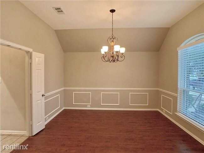 921 Turnstone Trl - Photo 2 of 21