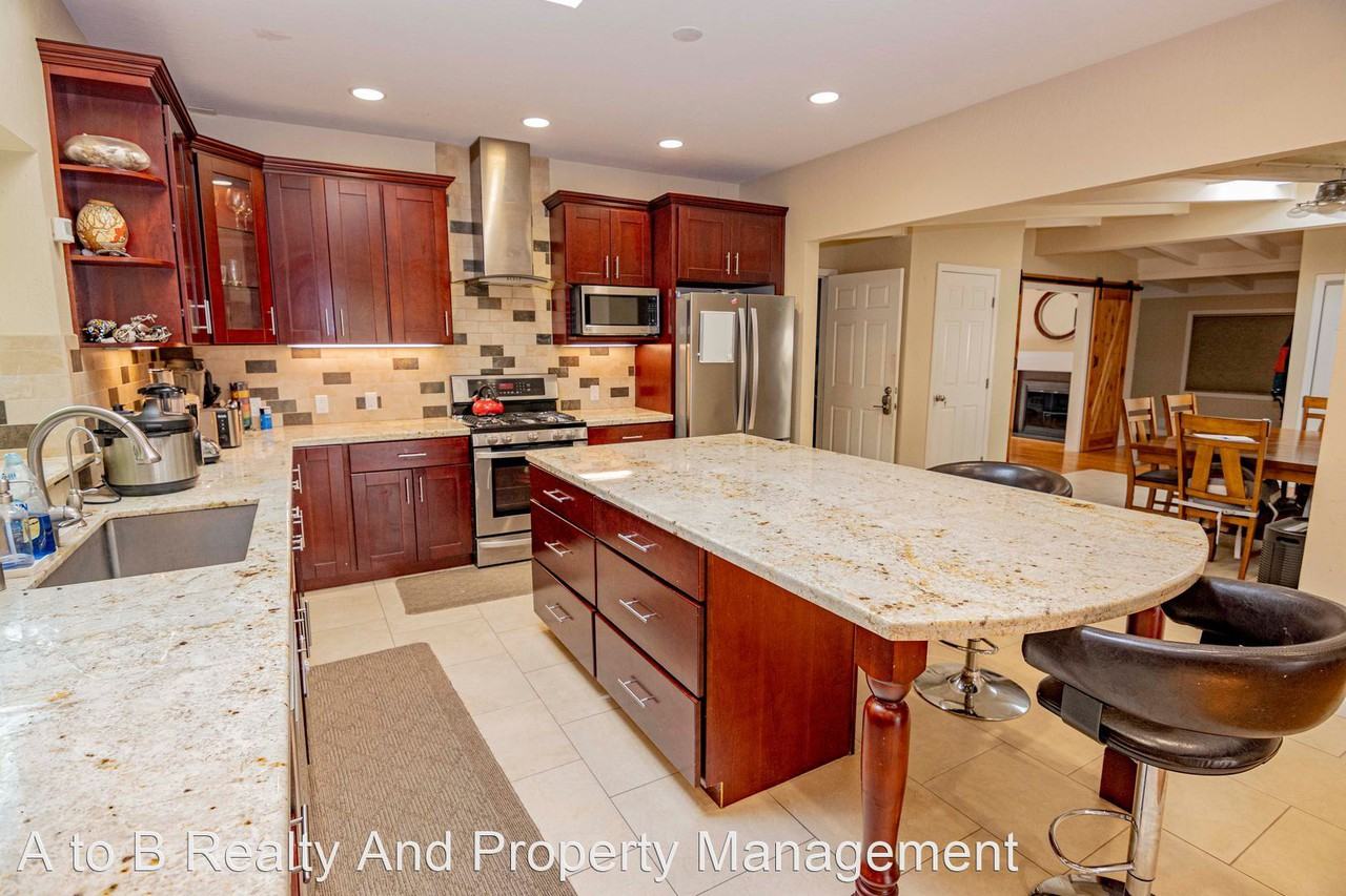 5283 Graves Ave - Photo 3 of 20