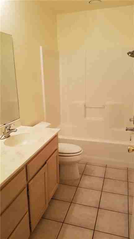 4022 Wood River Dr - Photo 2 of 12