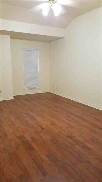 4022 Wood River Dr - Photo 3 of 12