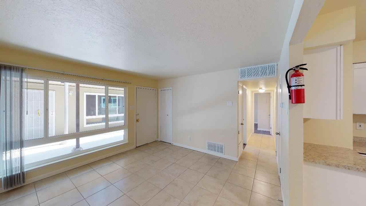 2713 Wyoming Blvd Ne - Photo 5 of 41