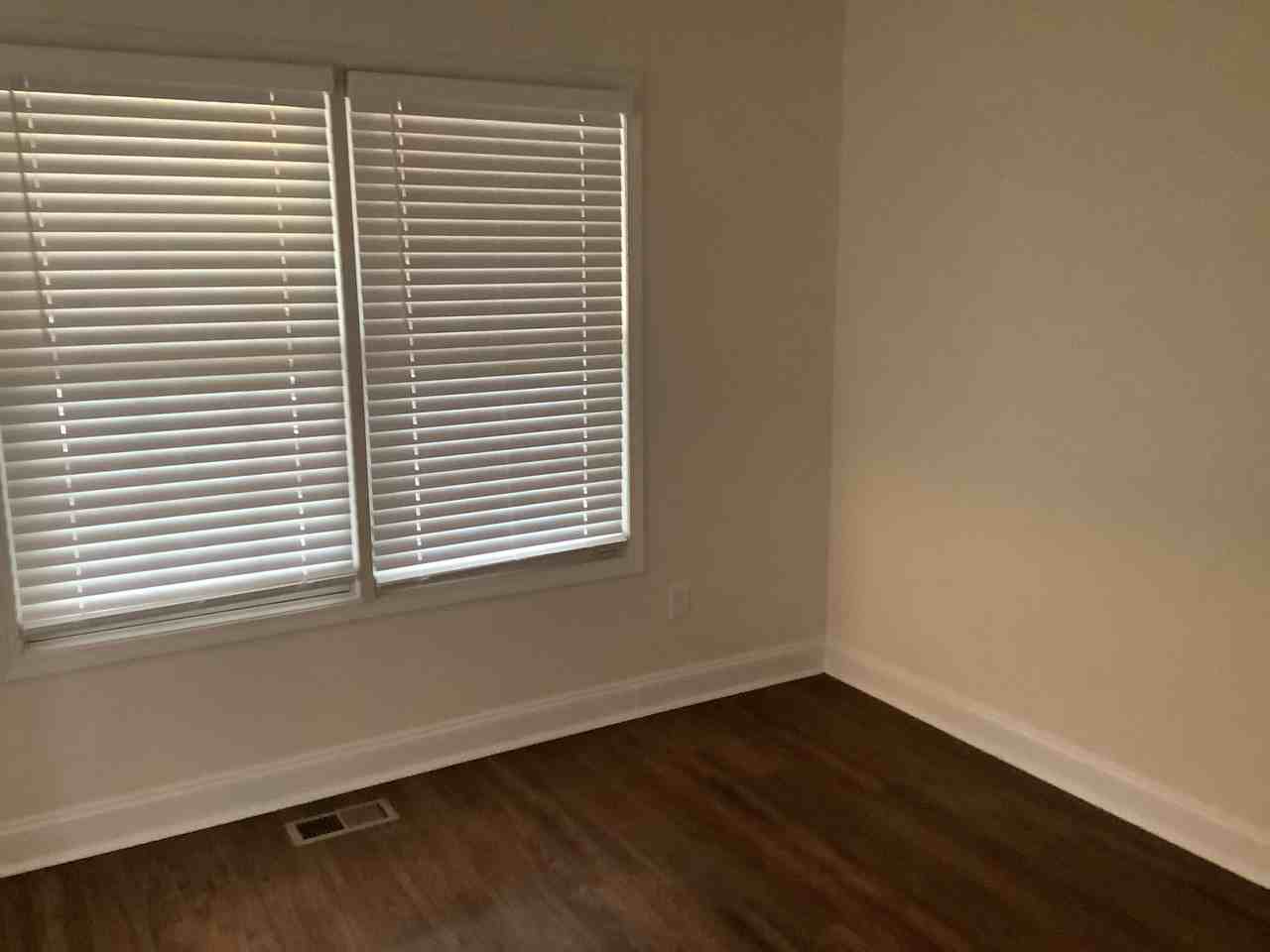 836 Orwell St - Photo 3 of 23