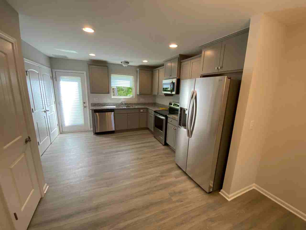 323 Switch St - Photo 3 of 32