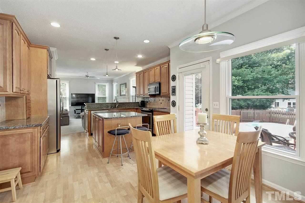 3209 Daingerfield Dr - Photo 3 of 41