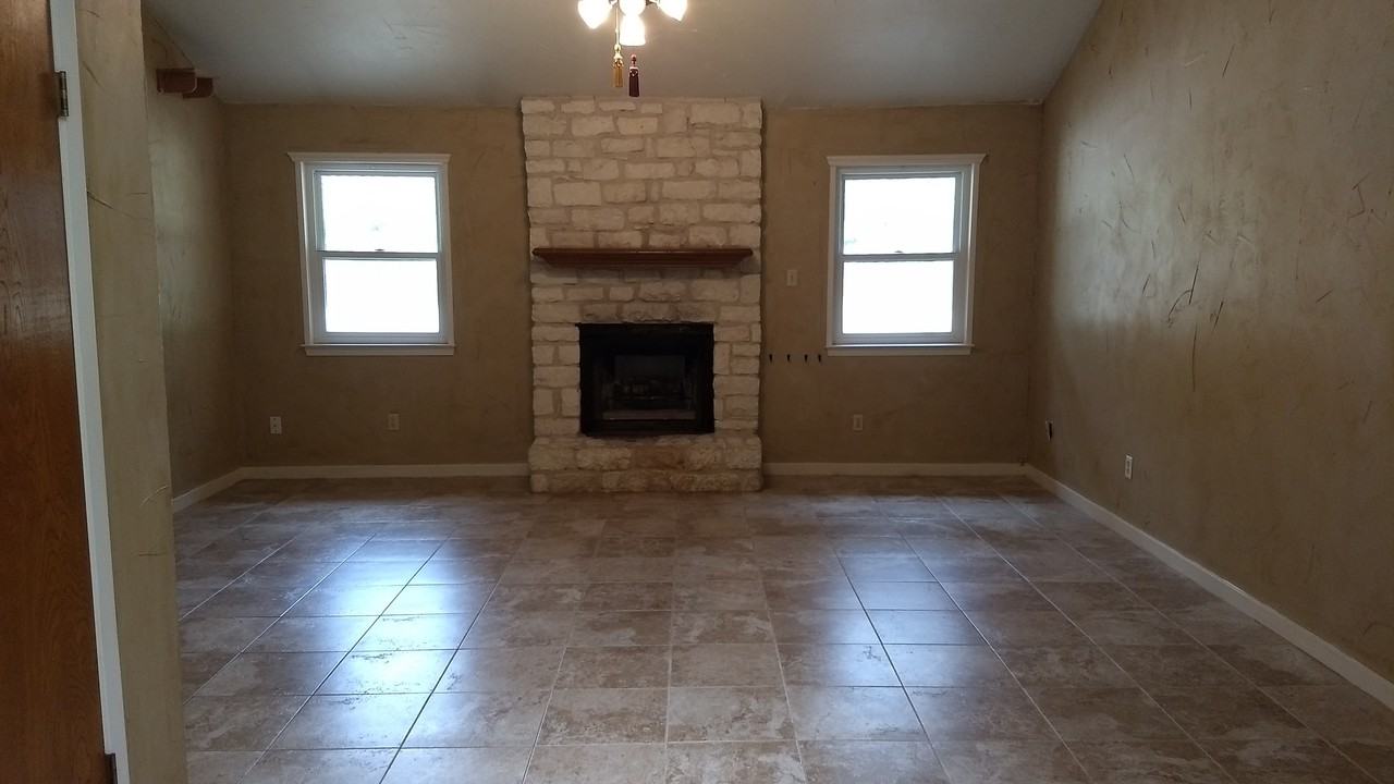 905 Power Rd - Photo 2 of 12