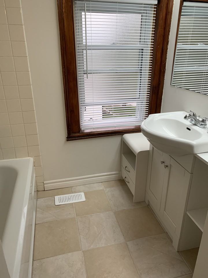 112 College Street East - Photo 2 of 6