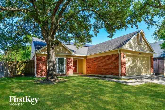 9338 Proclamation Dr - Photo 2 of 15