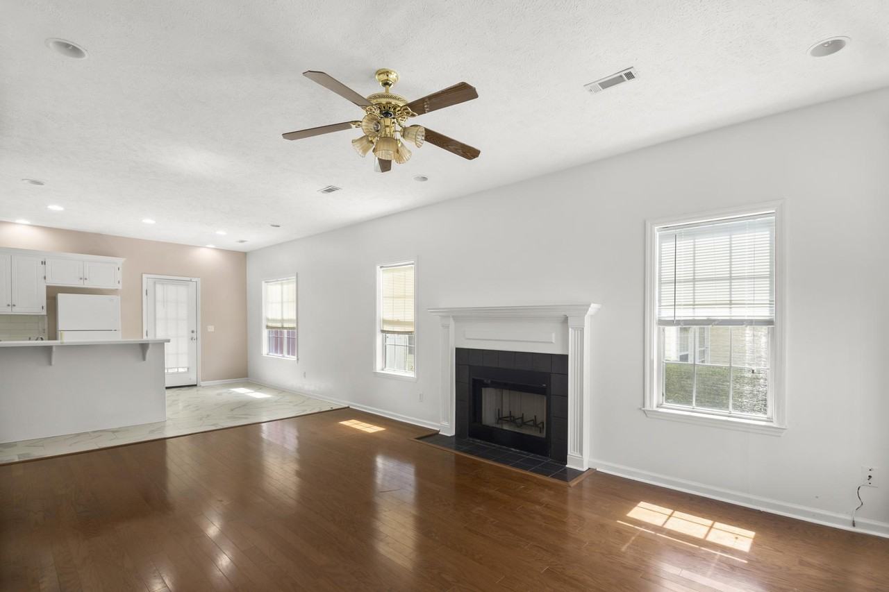 181 Shelby Dr #1 - Photo 2 of 3