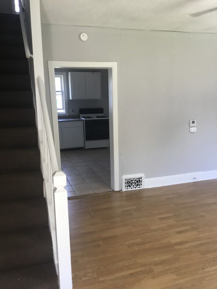 1705 West 15th Street - Photo 3 of 11