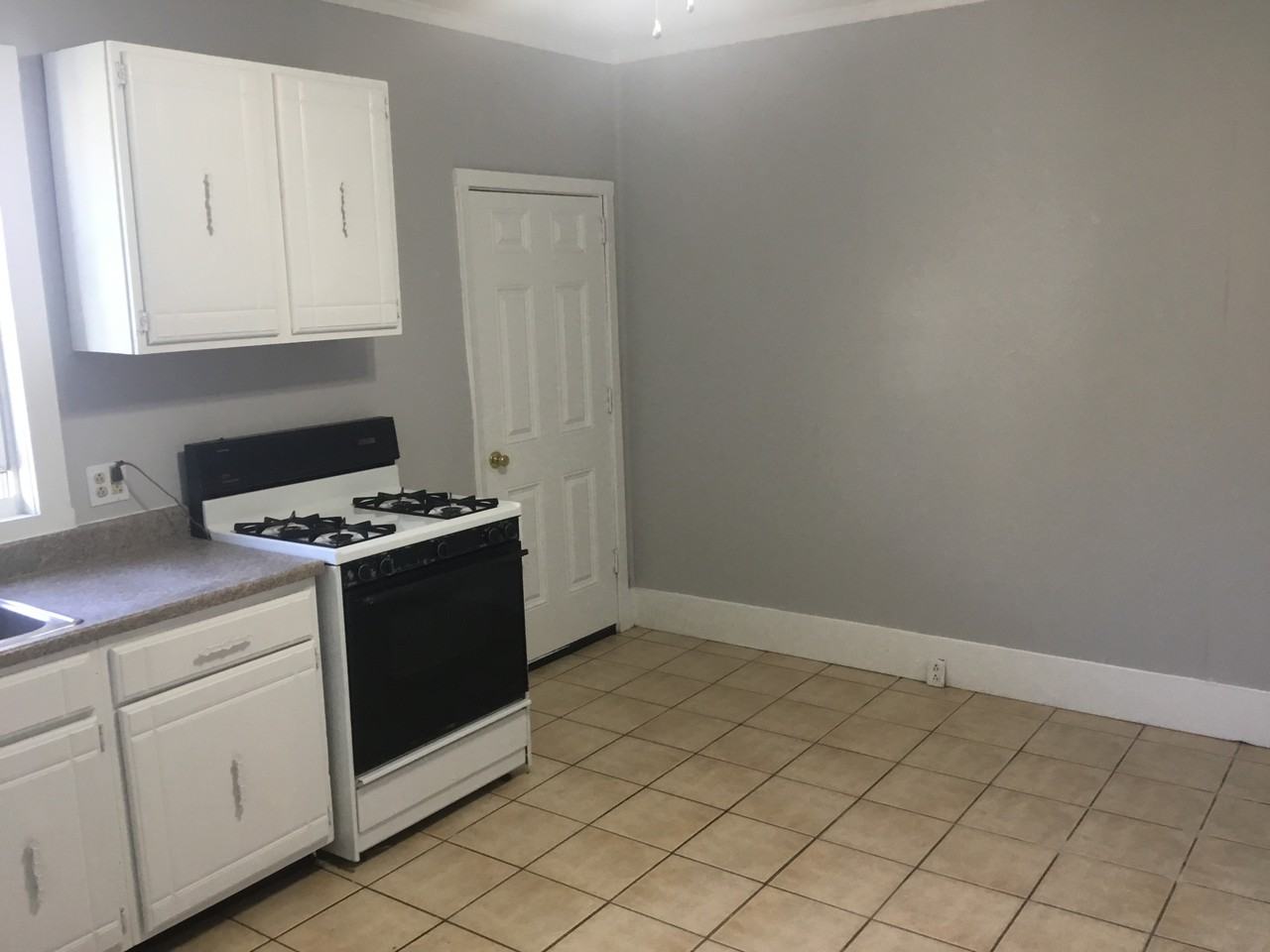 1705 West 15th Street - Photo 4 of 11