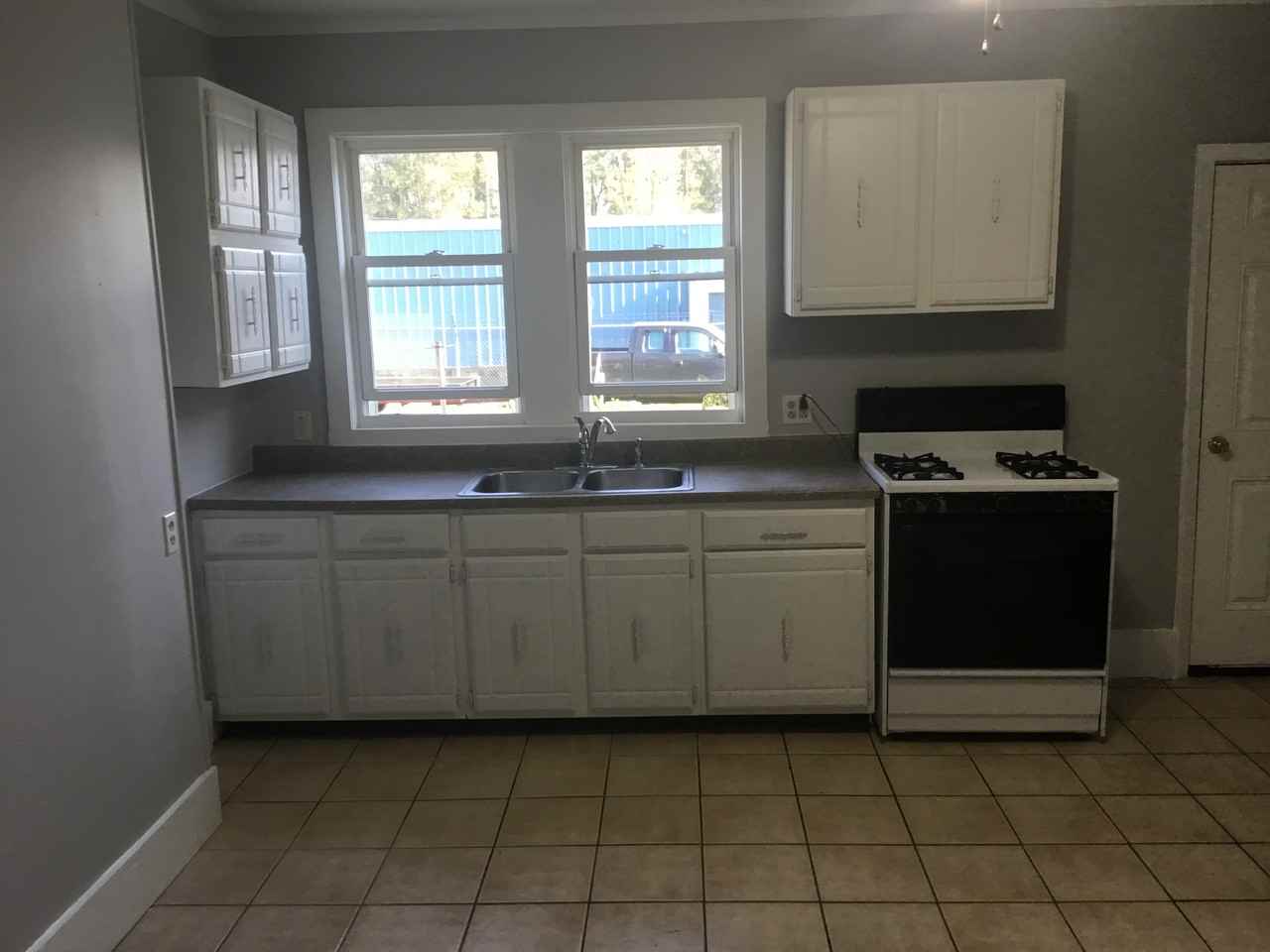 1705 West 15th Street - Photo 7 of 11