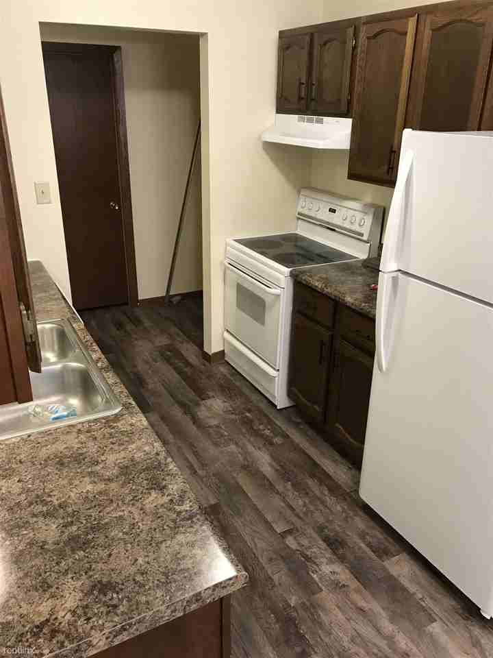 2625 S 17th St - Photo 3 of 7