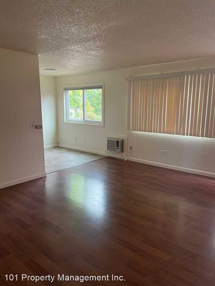 150 Oak Manor Ct - Photo 3 of 7