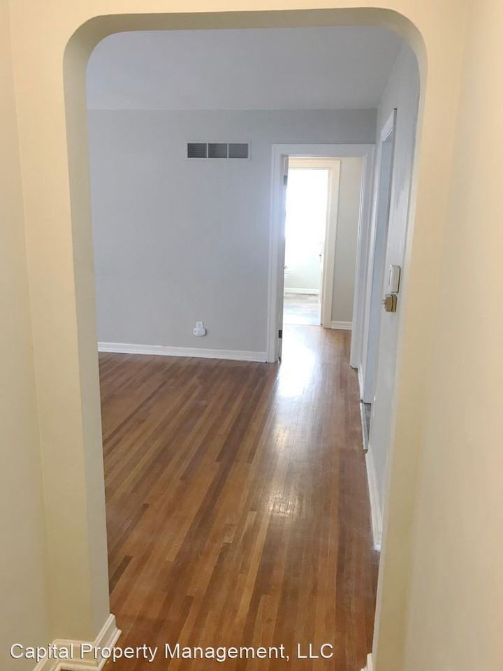 1821 Clover Ln - Photo 3 of 23