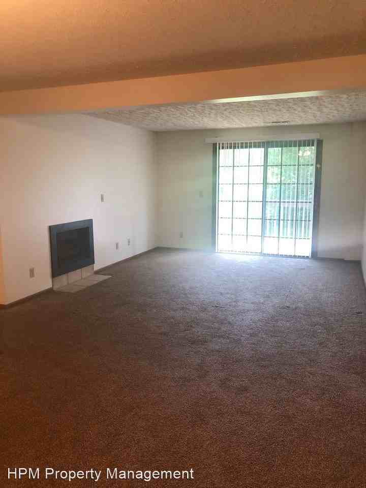 1876 Ledgewood Blvd - Photo 2 of 9