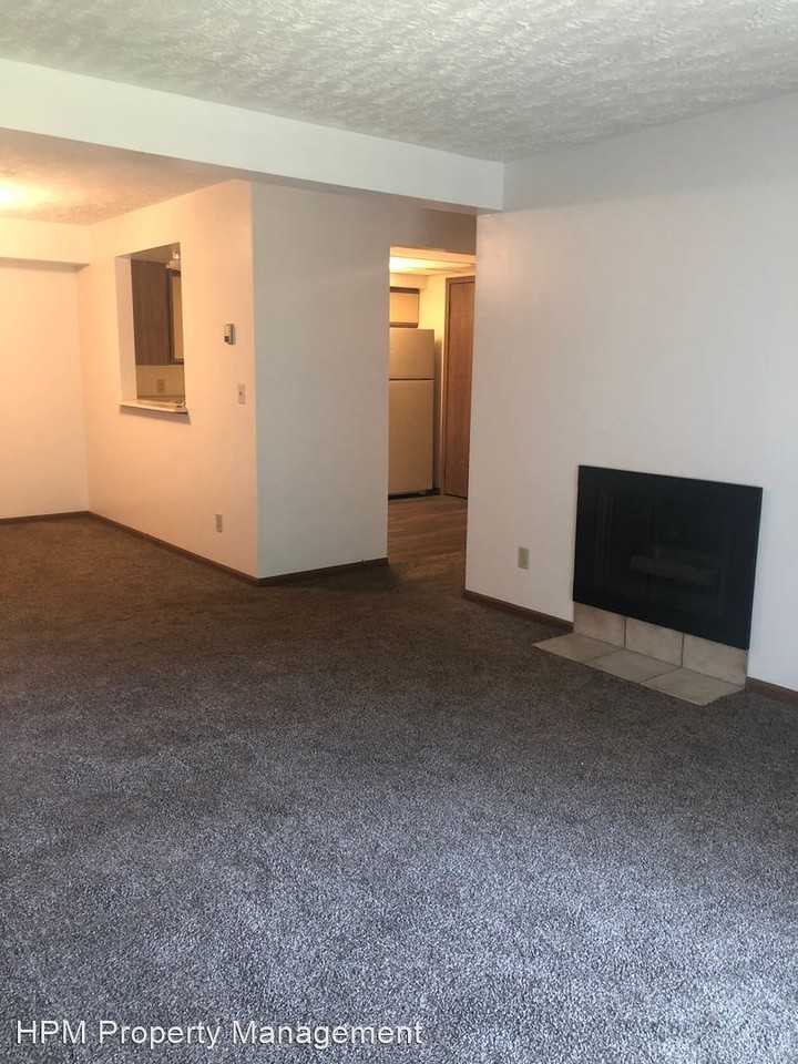 1876 Ledgewood Blvd - Photo 3 of 9