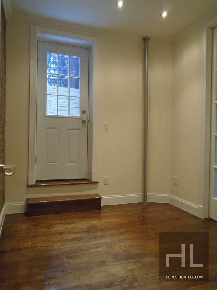 E 106th St #11 - Photo 3 of 5