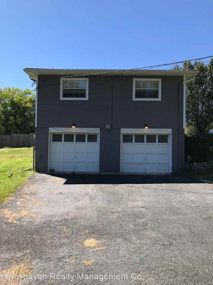42 Moore Dr - Photo 2 of 4