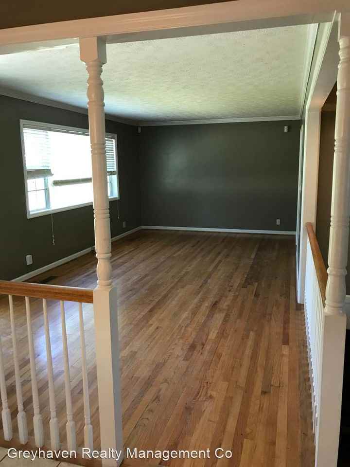 42 Moore Dr - Photo 3 of 4