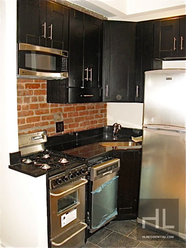 W 16th St #1W - Photo 2 of 11