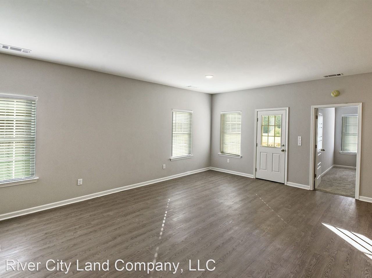 33 Eastwood Dr - Photo 3 of 17