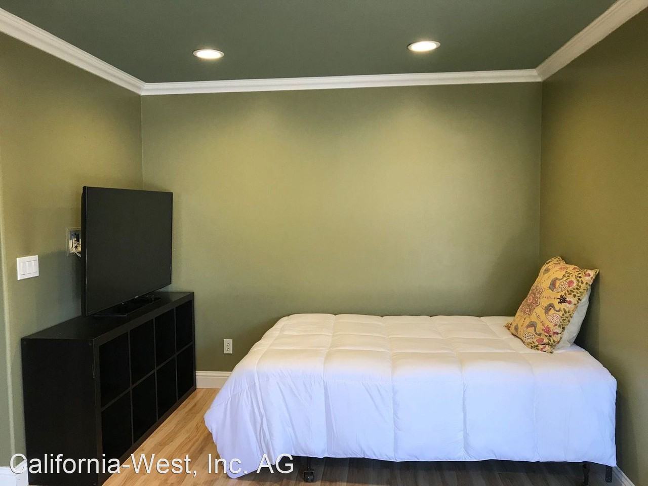 508 Ocean Blvd - Photo 3 of 7