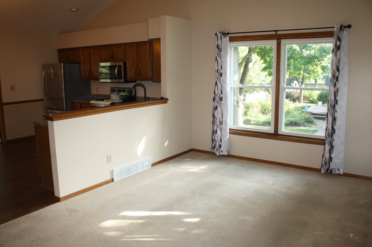 608 S Wild Rose Ln - Photo 3 of 24