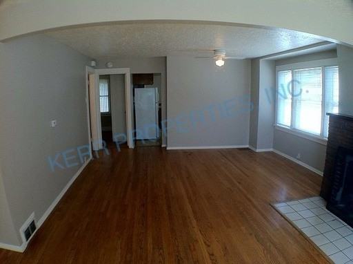 911 SE 4th St - Photo 3 of 15