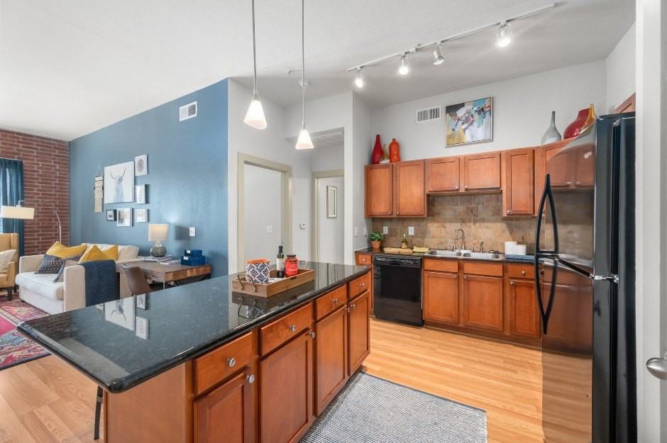 Galleria Parc Apartments - Photo 4 of 27