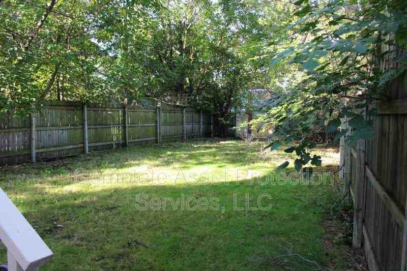 828 Tyler St - Photo 2 of 15