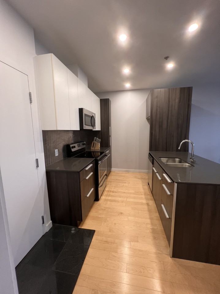 750 32e Avenue - Photo 2 of 7