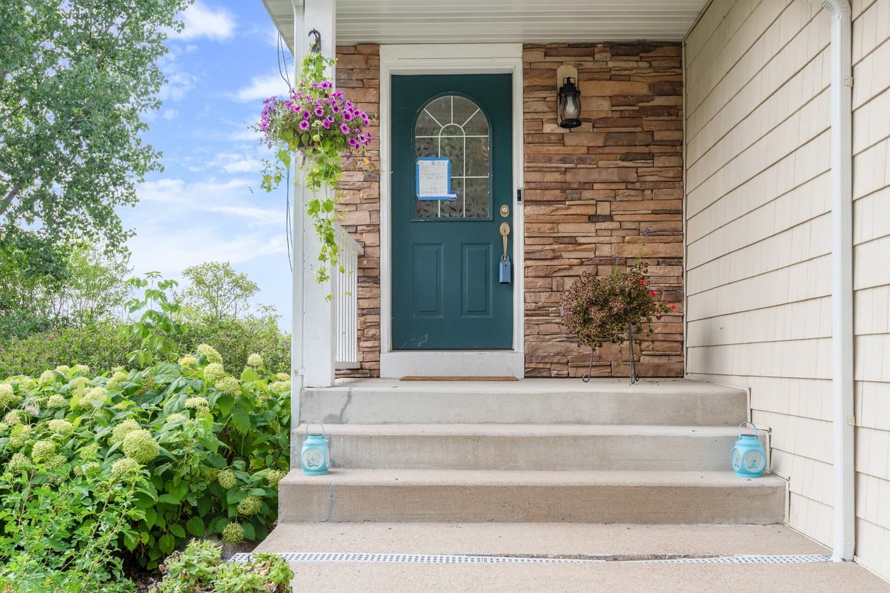 5548 Malibu Dr #1 - Photo 2 of 38