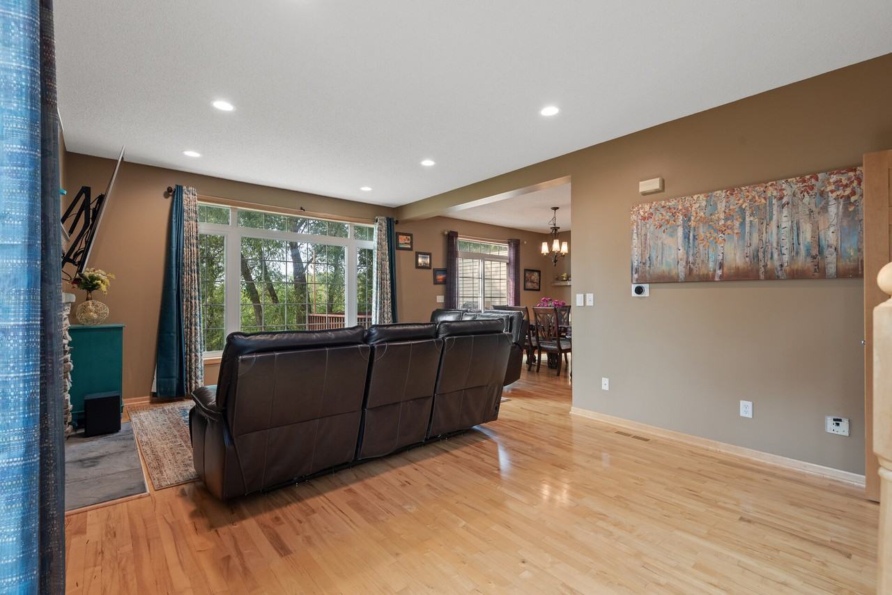 5548 Malibu Dr #1 - Photo 3 of 38