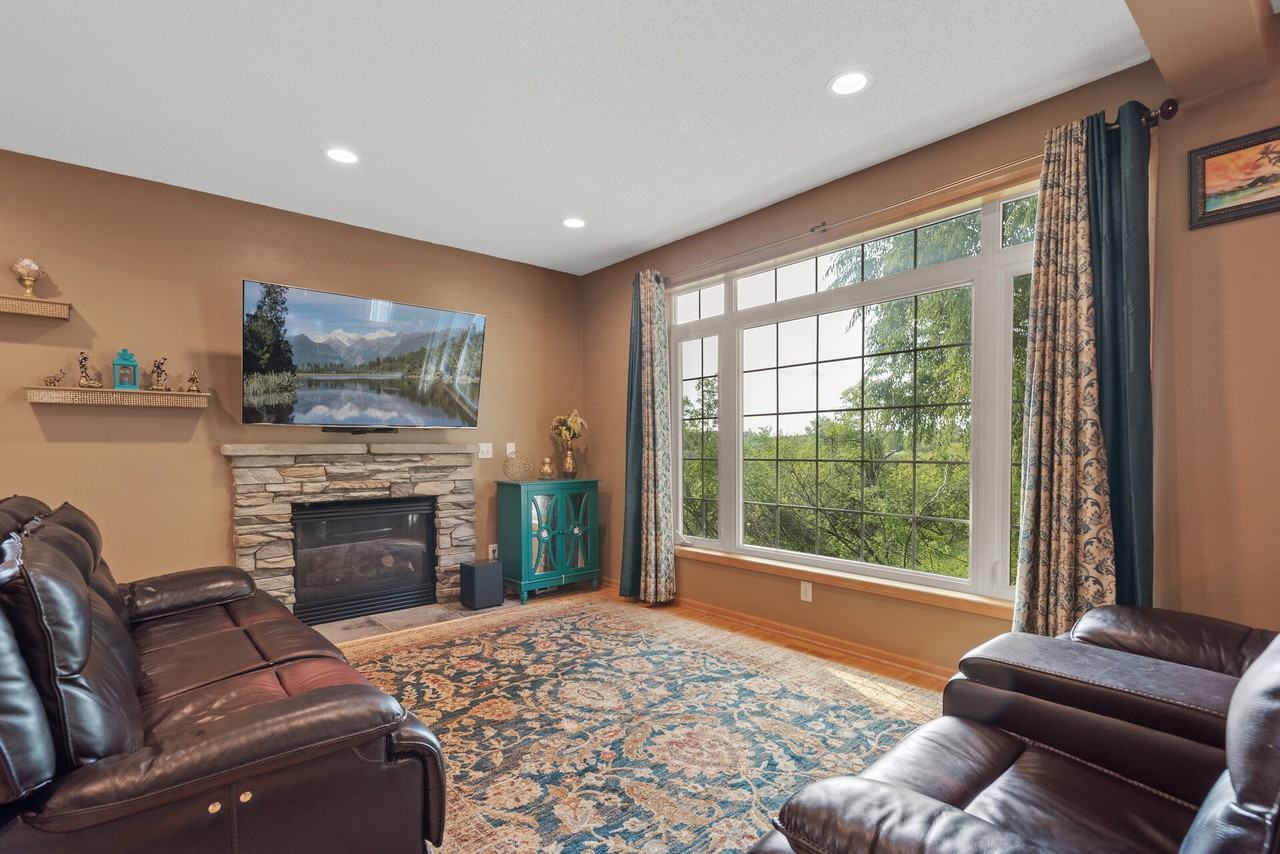 5548 Malibu Dr #1 - Photo 5 of 38