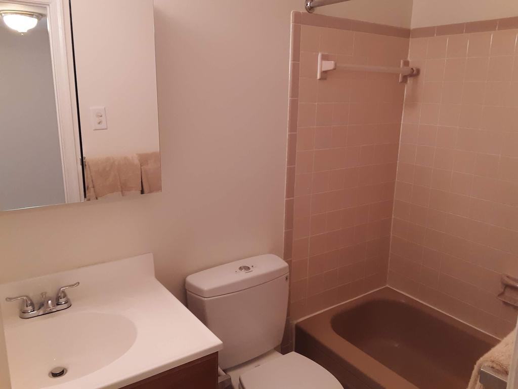 836 S Howard St - Photo 3 of 10